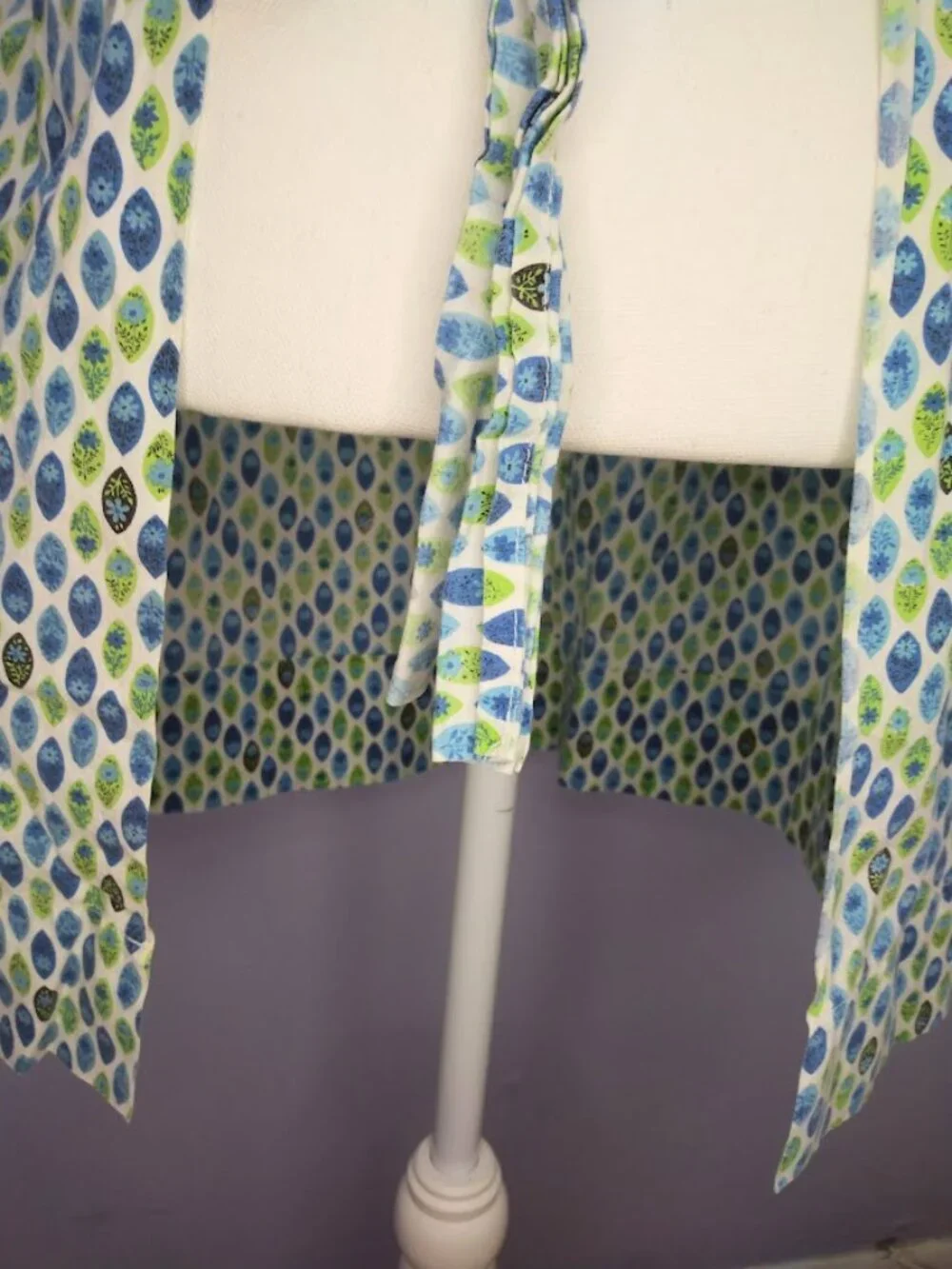 Vintage Waist Apron with One Pocket Tie Around Waist Blue Green Geometric Print